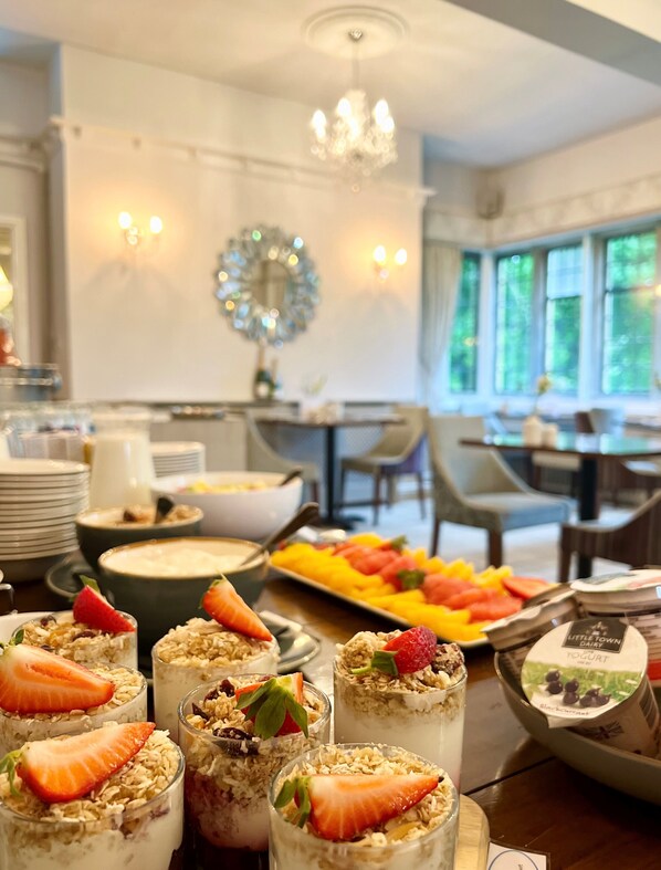 Free daily English breakfast 