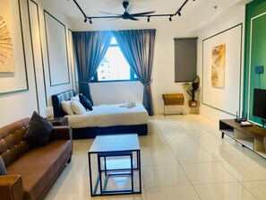 Suite estudio Deluxe, vistas a la ciudad | Sistema de insonorización y wifi gratis