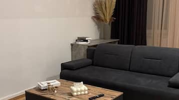 Apartment, 3 Bedrooms, City View | Living room