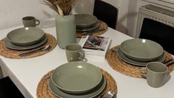 Apartment, 3 Bedrooms, City View | Dining