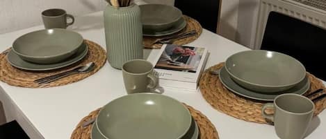 Apartment, 3 Bedrooms, City View | Dining