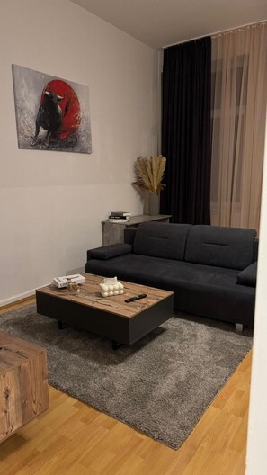 Apartment, 3 Bedrooms, City View | Living room