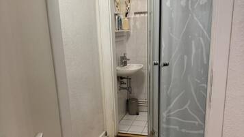 Apartment, 2 Bedrooms, City View | Bathroom