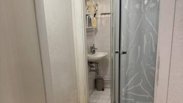 Apartment, 3 Bedrooms, City View | Bathroom