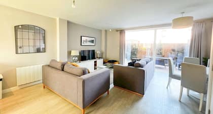 Three bedroom apartment near Cabot Circus w.Parking sleeps 5 - Hopewell