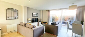 Three bedroom apartment near Cabot Circus w.Parking sleeps 5 - Hopewell