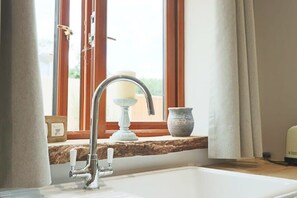 Douche, sèche-cheveux, serviettes fournies