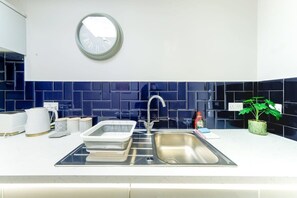 Fridge, oven, stovetop, toaster