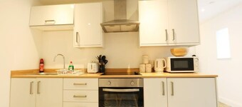 Spacious Boutique Apartment Clifton- Hopewell