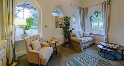 The Lodge Gatehouse at Coombe Lodge