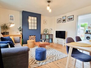 TV - Luckwell Cottage two bedroom (Bristol)