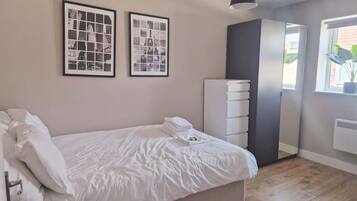 3 bedrooms, WiFi, bed sheets