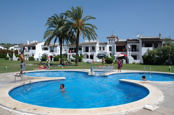 Pool - Holiday Home in Estartit Near Beach & Pool (Torroella de Montgrí)