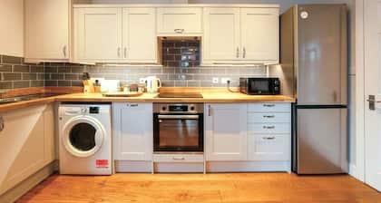 Raleigh 2 Bedroom Apartment with parking