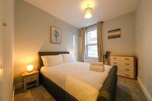 2 多间卧室、熨斗/熨衣板、WiFi、床单