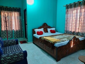 Deluxe Double Room, City View | Free WiFi - Tathagata Homestay (Lumbini)
