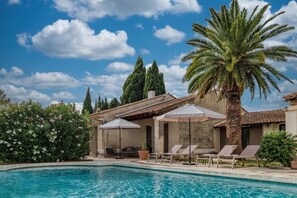 Outdoor pool, a heated pool - Private Oasis. A Stroll to Maillane-Few minutes to Saint Remy (Saint-Rémy-de-Provence)