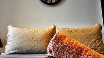 Slaapzaal, 1 slaapkamer, uitzicht op de stad | Woonkamer