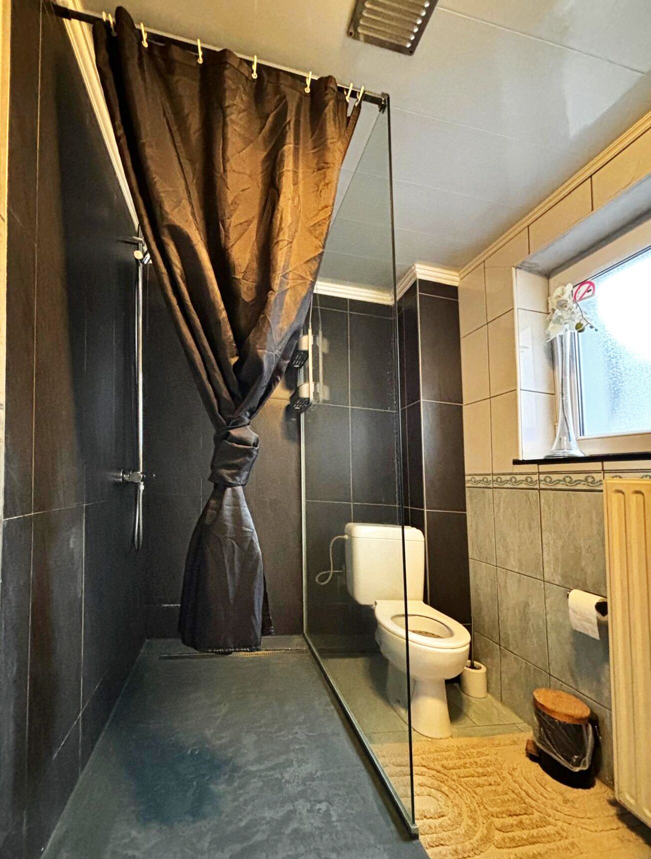 Slaapzaal, 1 slaapkamer, uitzicht op de stad | Badkamer