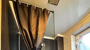 Shared Dormitory, 1 Bedroom, City View | Bathroom - Room-charming Guest Room in Historic Bru (Brussels)