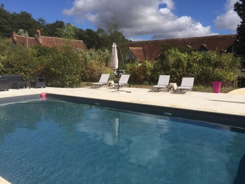 Gite with swimming pool in the countryside. Pets welcome!