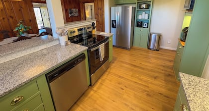 Joy's Place - 3BR/2BA Cottage in the Heart of Oxford!