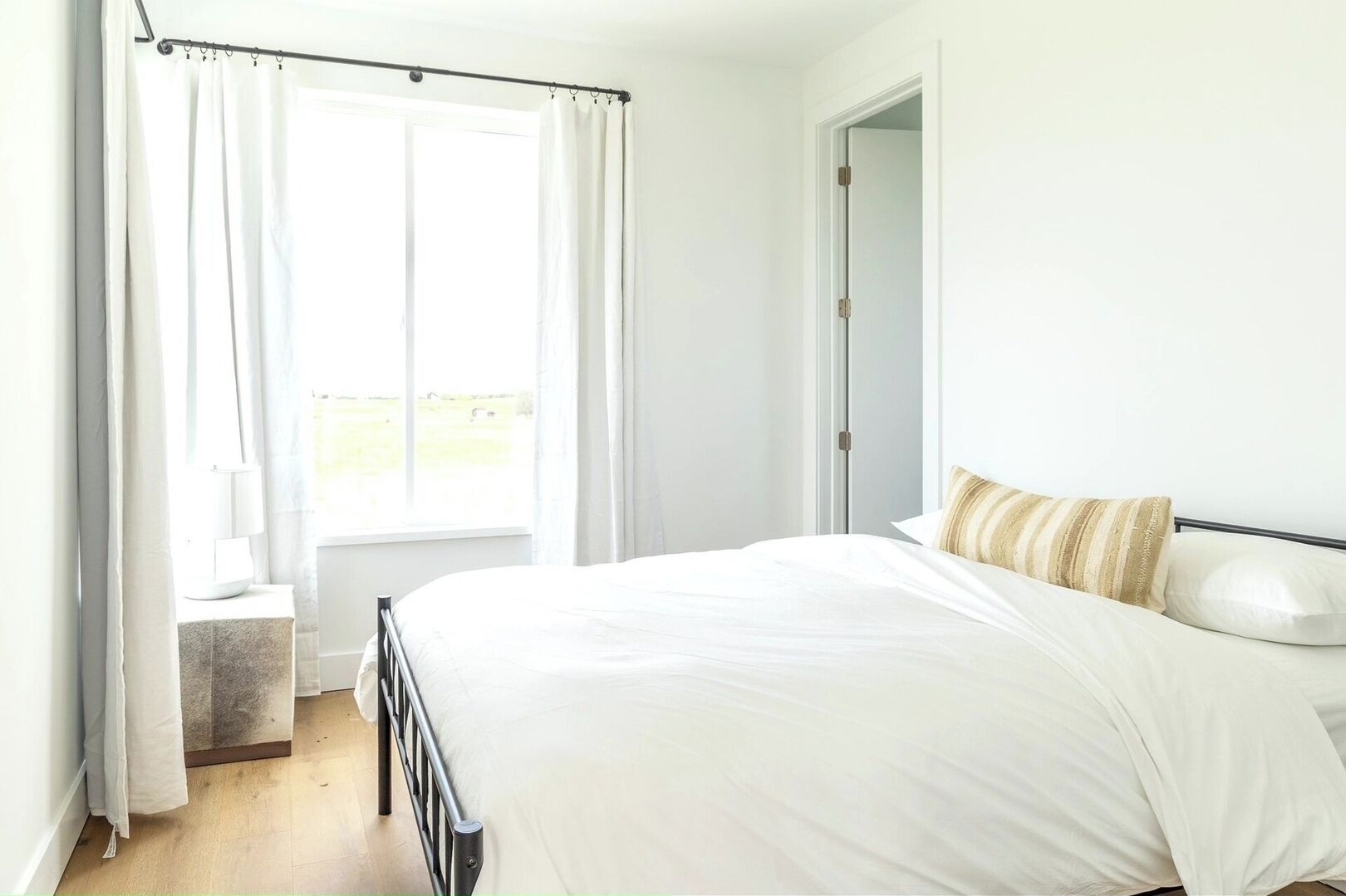 4 bedrooms, WiFi, bed sheets