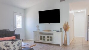 Smart TV - Panama City Beach -Beach House | Walk to Beach | Backyard Hangout | Sleeps 8 (Panama City Beach)