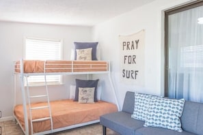 3 chambres, fer et planche à repasser, Wi-Fi, draps fournis