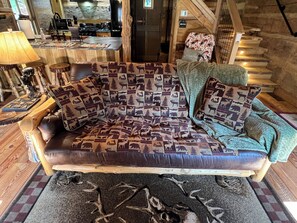 Smart TV, caminetto, videogiochi, libri