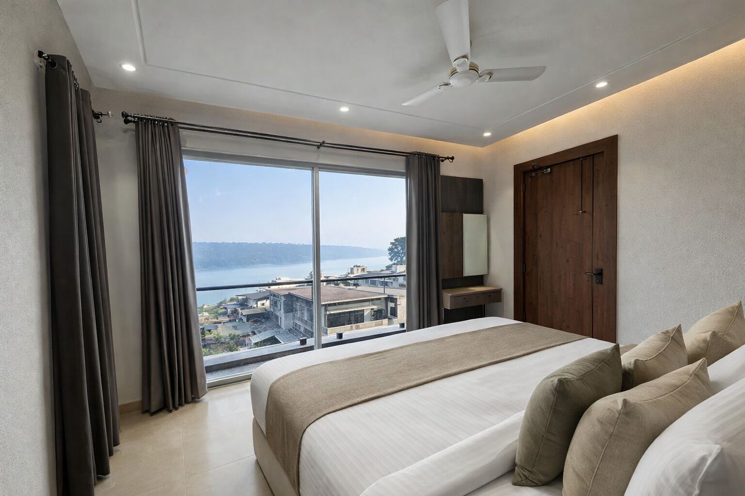 Appartement Élite, balcon, vue fleuve | Vue depuis le balcon