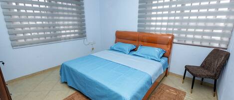 3 habitaciones, tabla de planchar con plancha, wifi y ropa de cama