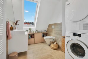 Haartrockner, Handtücher, Seife, Shampoo