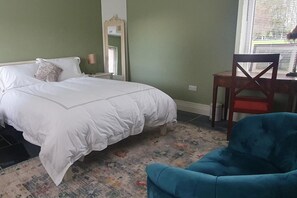 1 bedroom, iron/ironing board, free WiFi, bed sheets - Apartment-sleeps2-parking-garden-patio (Castleisland)