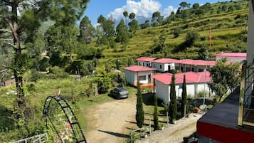 Vista frontal de la propiedad