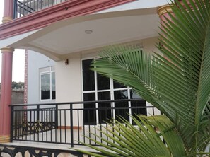 Exterior detail - Peaceful 3-bedroom apartment with WiFi in Kitende (Kitende)