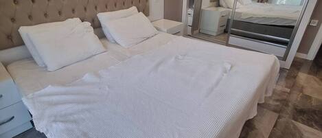 1 chambre, fer et planche à repasser, lit parapluie, Wi-Fi