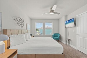 3 bedrooms, iron/ironing board, WiFi, bed sheets - Cozy Vacation Getaway with Pool, 10min Drive to the Beach (Panama City Beach)