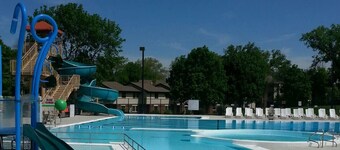 Monthly and Seasonal Large Petite Lake 4/4 Lakehouse Retreat with Hot Tub