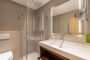 Apartment | Bathroom | Hair dryer - Ferienwohnung mit 1 Schlafzimmer fur 4 Personen (Reith bei Kitzbuehel)