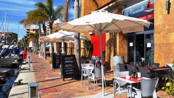 Apartment | Outdoor dining