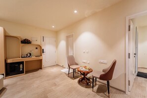 Suite, City View