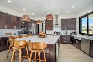 Fridge, microwave, oven, stovetop - KaliLoʻihi Poipu Beach Estates By Suite Paradise (Koloa)