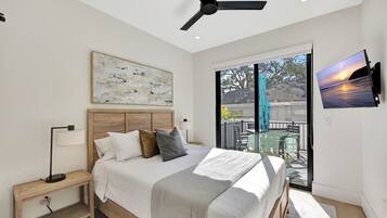 3 bedrooms, iron/ironing board, travel crib, free WiFi