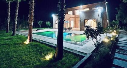Magnifique villa dans un beau village au calme Ă 35 mn Marrakech et 25 mn Ourika