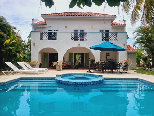 Breezy Palms Villa - Charming 3 bedroom villa with WIFI, Pool and A/C