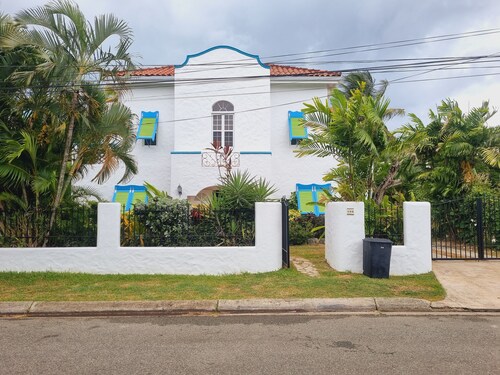 Breezy Palms Villa - Charming 3 bedroom villa with WIFI, Pool and A/C