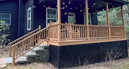 Cozy all season cabin w/ private boathouse & dock!