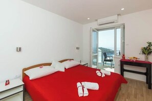 1 bedroom, WiFi, bed sheets - Guesthouse Home Sweet Home - Superior Double Room with Balcony and Sea View No.2 (Ploce)