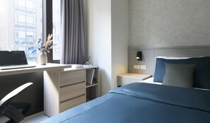 2 habitaciones, tabla de planchar con plancha, wifi y ropa de cama 